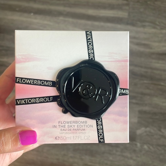 Viktor&Rolf flower bomb in the sky eau de parfum 1.7 ounce - Picture 2 of 3
